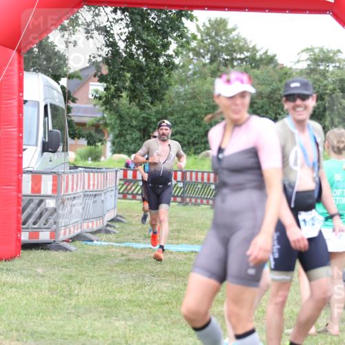 21.06.2026 - 29. Vierlanden-Triathlon Andreas Tolksdorf http://msf.ph/oto/9893943 21.06.2026 14:30:47 Ziel 183, 1172, 1180, 183, 1172, 1180 meine-sportfotos.de