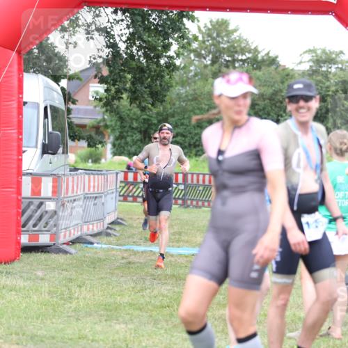 21.06.2026 - 29. Vierlanden-Triathlon Andreas Tolksdorf http://msf.ph/oto/9893944 21.06.2026 14:30:47 Ziel 183, 1172, 1180, 183, 1172, 1180 meine-sportfotos.de