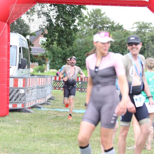 21.06.2026 - 29. Vierlanden-Triathlon Andreas Tolksdorf http://msf.ph/oto/9893945 21.06.2026 14:30:47 Ziel 183, 1172, 1180, 183, 1172, 1180 meine-sportfotos.de