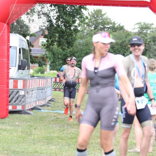 21.06.2026 - 29. Vierlanden-Triathlon Andreas Tolksdorf http://msf.ph/oto/9893946 21.06.2026 14:30:47 Ziel 183, 1172, 1180, 183, 1172, 1180 meine-sportfotos.de