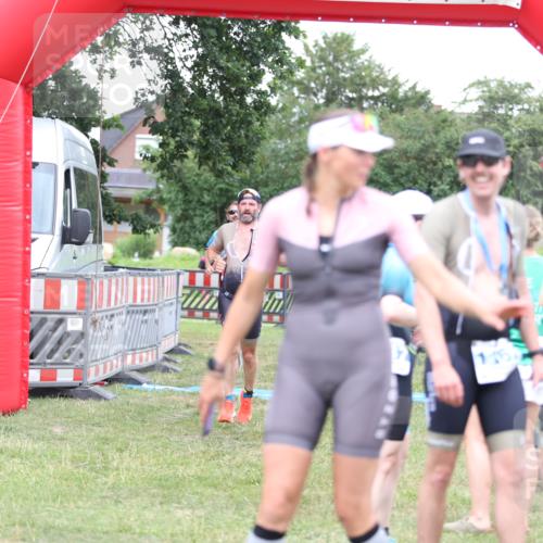 21.06.2026 - 29. Vierlanden-Triathlon Andreas Tolksdorf http://msf.ph/oto/9893947 21.06.2026 14:30:47 Ziel 183, 1172, 1180, 183, 1172, 1180 meine-sportfotos.de
