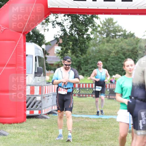 21.06.2026 - 29. Vierlanden-Triathlon Andreas Tolksdorf http://msf.ph/oto/9893950 21.06.2026 14:30:53 Ziel 183, 1180, 183, 1180 meine-sportfotos.de