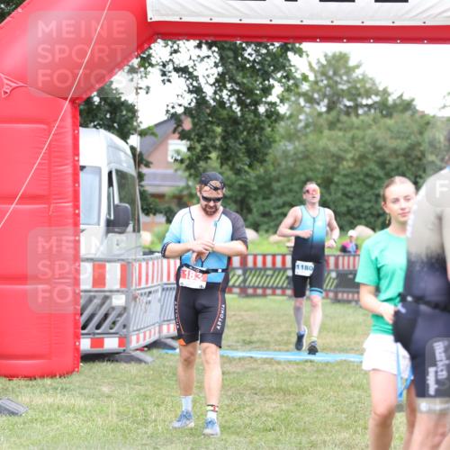 21.06.2026 - 29. Vierlanden-Triathlon Andreas Tolksdorf http://msf.ph/oto/9893952 21.06.2026 14:30:53 Ziel 183, 1180, 183, 1180 meine-sportfotos.de