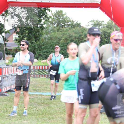 21.06.2026 - 29. Vierlanden-Triathlon Andreas Tolksdorf http://msf.ph/oto/9893960 21.06.2026 14:30:54 Ziel 1180, 1180 meine-sportfotos.de