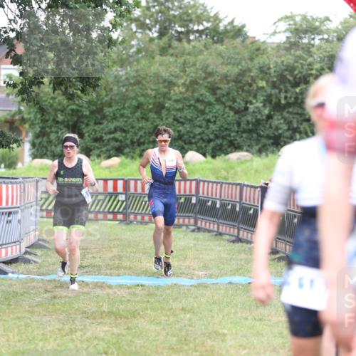 21.06.2026 - 29. Vierlanden-Triathlon Andreas Tolksdorf http://msf.ph/oto/9894010 21.06.2026 14:31:45 Ziel 1125, 1200, 1125, 1200 meine-sportfotos.de
