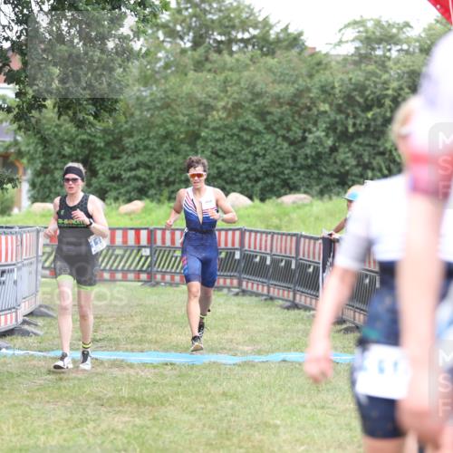 21.06.2026 - 29. Vierlanden-Triathlon Andreas Tolksdorf http://msf.ph/oto/9894012 21.06.2026 14:31:45 Ziel 1125, 1200, 1125, 1200 meine-sportfotos.de