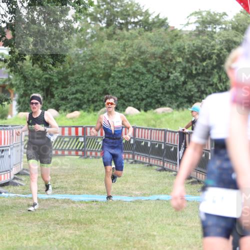 21.06.2026 - 29. Vierlanden-Triathlon Andreas Tolksdorf http://msf.ph/oto/9894015 21.06.2026 14:31:45 Ziel 1125, 1200, 1125, 1200 meine-sportfotos.de