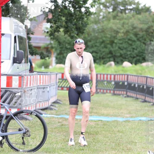 21.06.2026 - 29. Vierlanden-Triathlon Andreas Tolksdorf http://msf.ph/oto/9894021 21.06.2026 14:32:21 Ziel 1171, 1171 meine-sportfotos.de