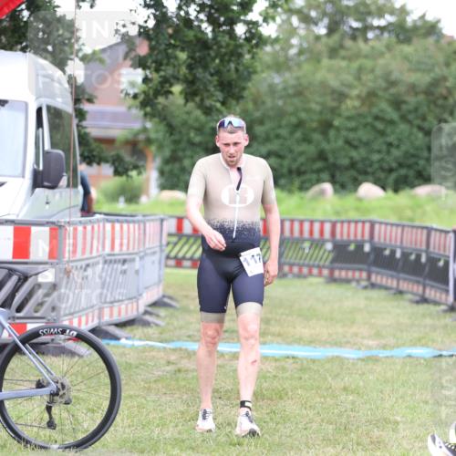 21.06.2026 - 29. Vierlanden-Triathlon Andreas Tolksdorf http://msf.ph/oto/9894022 21.06.2026 14:32:21 Ziel 1171, 1171 meine-sportfotos.de