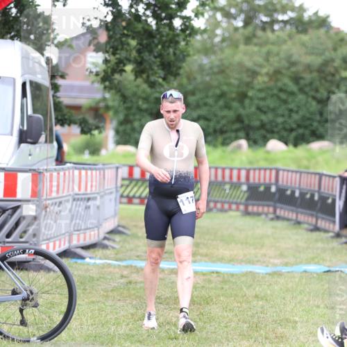 21.06.2026 - 29. Vierlanden-Triathlon Andreas Tolksdorf http://msf.ph/oto/9894023 21.06.2026 14:32:21 Ziel 1171, 1171 meine-sportfotos.de