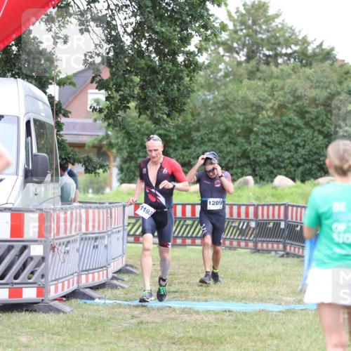 21.06.2026 - 29. Vierlanden-Triathlon Andreas Tolksdorf http://msf.ph/oto/9894047 21.06.2026 14:33:18 Ziel 1193, 1209, 1224, 1193, 1209, 1224 meine-sportfotos.de
