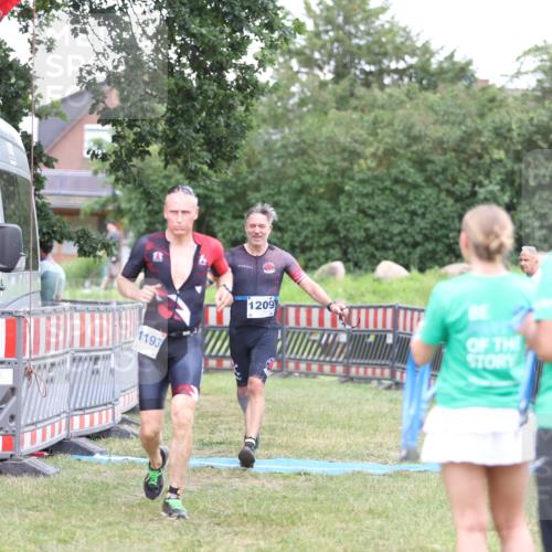 21.06.2026 - 29. Vierlanden-Triathlon Andreas Tolksdorf http://msf.ph/oto/9894051 21.06.2026 14:33:19 Ziel 1193, 1209, 1224, 1193, 1209, 1224 meine-sportfotos.de