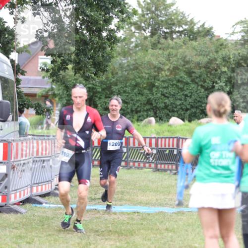 21.06.2026 - 29. Vierlanden-Triathlon Andreas Tolksdorf http://msf.ph/oto/9894053 21.06.2026 14:33:19 Ziel 1193, 1209, 1224, 1193, 1209, 1224 meine-sportfotos.de