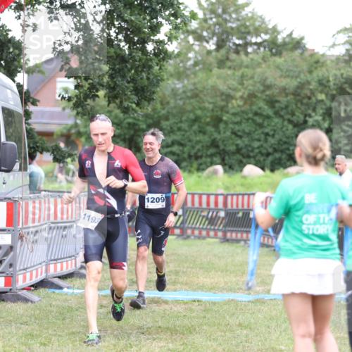 21.06.2026 - 29. Vierlanden-Triathlon Andreas Tolksdorf http://msf.ph/oto/9894056 21.06.2026 14:33:20 Ziel 1193, 1209, 1224, 1193, 1209, 1224 meine-sportfotos.de