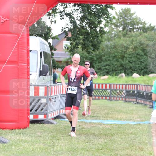21.06.2026 - 29. Vierlanden-Triathlon Andreas Tolksdorf http://msf.ph/oto/9894076 21.06.2026 14:33:51 Ziel 1095, 1227, 1095, 1227 meine-sportfotos.de
