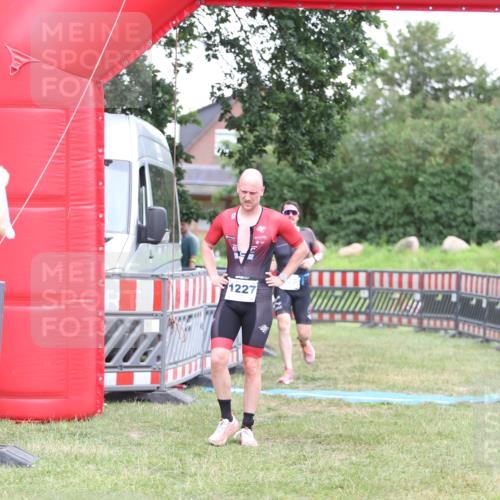 21.06.2026 - 29. Vierlanden-Triathlon Andreas Tolksdorf http://msf.ph/oto/9894079 21.06.2026 14:33:51 Ziel 1095, 1227, 1095, 1227 meine-sportfotos.de