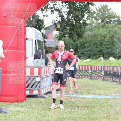 21.06.2026 - 29. Vierlanden-Triathlon Andreas Tolksdorf http://msf.ph/oto/9894080 21.06.2026 14:33:51 Ziel 1095, 1227, 1095, 1227 meine-sportfotos.de