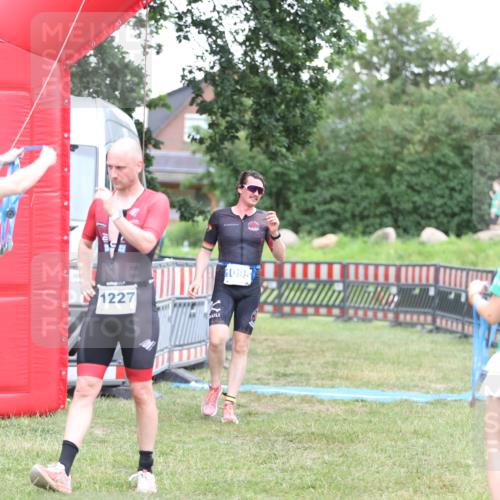 21.06.2026 - 29. Vierlanden-Triathlon Andreas Tolksdorf http://msf.ph/oto/9894081 21.06.2026 14:33:53 Ziel 1095, 1227, 1095, 1227 meine-sportfotos.de