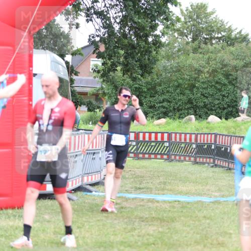 21.06.2026 - 29. Vierlanden-Triathlon Andreas Tolksdorf http://msf.ph/oto/9894083 21.06.2026 14:33:54 Ziel 1095, 1095 meine-sportfotos.de