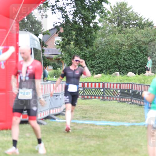 21.06.2026 - 29. Vierlanden-Triathlon Andreas Tolksdorf http://msf.ph/oto/9894084 21.06.2026 14:33:54 Ziel 1095, 1095 meine-sportfotos.de