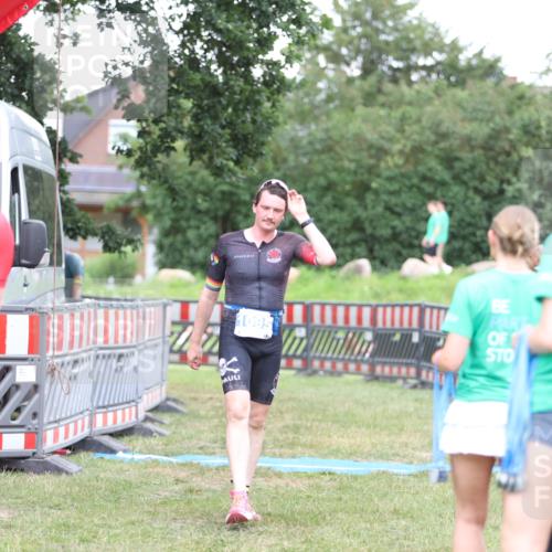21.06.2026 - 29. Vierlanden-Triathlon Andreas Tolksdorf http://msf.ph/oto/9894088 21.06.2026 14:33:55 Ziel 1095, 1095 meine-sportfotos.de