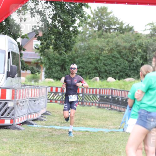 21.06.2026 - 29. Vierlanden-Triathlon Andreas Tolksdorf http://msf.ph/oto/9894113 21.06.2026 14:35:44 Ziel 1096, 1096 meine-sportfotos.de