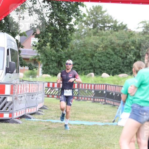 21.06.2026 - 29. Vierlanden-Triathlon Andreas Tolksdorf http://msf.ph/oto/9894114 21.06.2026 14:35:44 Ziel 1096, 1096 meine-sportfotos.de