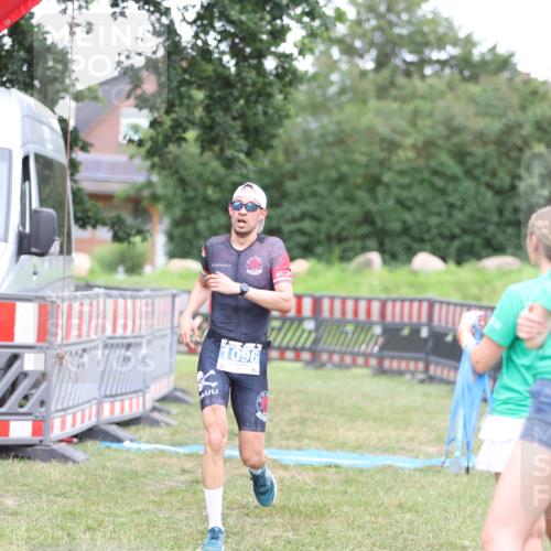 21.06.2026 - 29. Vierlanden-Triathlon Andreas Tolksdorf http://msf.ph/oto/9894116 21.06.2026 14:35:45 Ziel 1096, 1096 meine-sportfotos.de