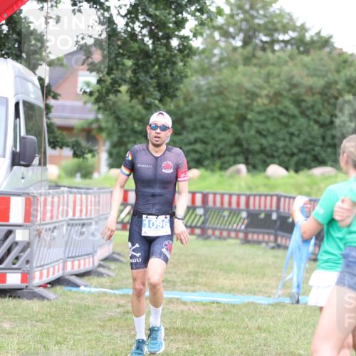 21.06.2026 - 29. Vierlanden-Triathlon Andreas Tolksdorf http://msf.ph/oto/9894118 21.06.2026 14:35:46 Ziel 1096, 1096 meine-sportfotos.de