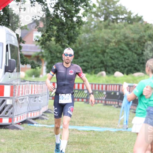 21.06.2026 - 29. Vierlanden-Triathlon Andreas Tolksdorf http://msf.ph/oto/9894121 21.06.2026 14:35:46 Ziel 1096, 1096 meine-sportfotos.de