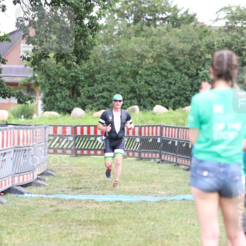 21.06.2026 - 29. Vierlanden-Triathlon Andreas Tolksdorf http://msf.ph/oto/9894158 21.06.2026 14:37:10 Ziel 1174, 1210, 1174, 1210 meine-sportfotos.de