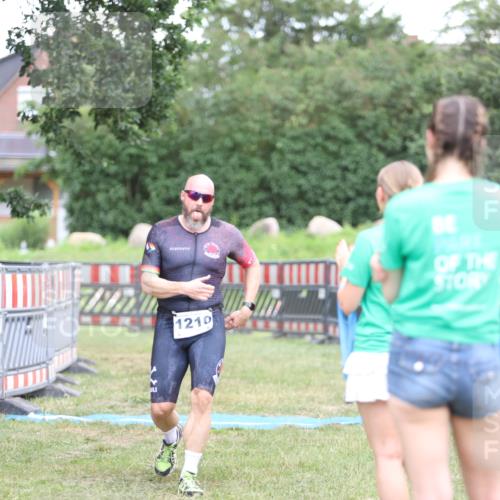 21.06.2026 - 29. Vierlanden-Triathlon Andreas Tolksdorf http://msf.ph/oto/9894189 21.06.2026 14:37:22 Ziel 1210, 1210 meine-sportfotos.de