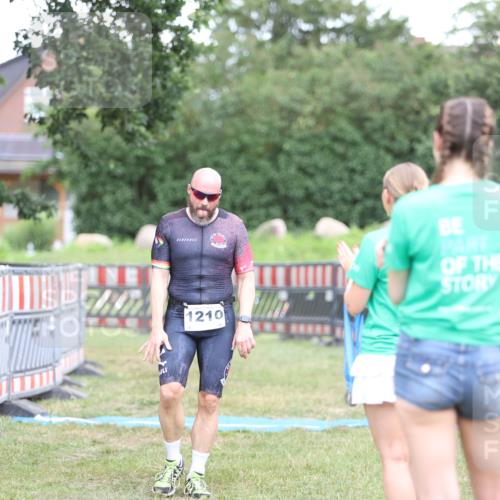21.06.2026 - 29. Vierlanden-Triathlon Andreas Tolksdorf http://msf.ph/oto/9894191 21.06.2026 14:37:22 Ziel 1210, 1210 meine-sportfotos.de