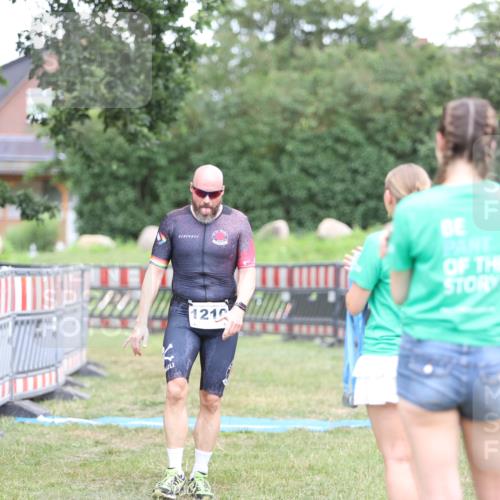 21.06.2026 - 29. Vierlanden-Triathlon Andreas Tolksdorf http://msf.ph/oto/9894192 21.06.2026 14:37:22 Ziel 1210, 1210 meine-sportfotos.de