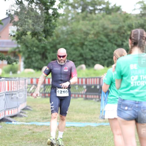 21.06.2026 - 29. Vierlanden-Triathlon Andreas Tolksdorf http://msf.ph/oto/9894193 21.06.2026 14:37:22 Ziel 1210, 1210 meine-sportfotos.de