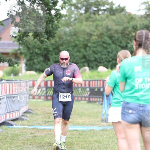 21.06.2026 - 29. Vierlanden-Triathlon Andreas Tolksdorf http://msf.ph/oto/9894194 21.06.2026 14:37:22 Ziel 1210, 1210 meine-sportfotos.de
