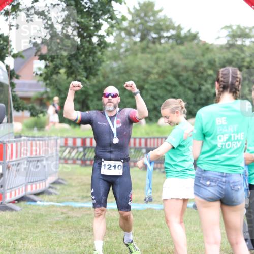 21.06.2026 - 29. Vierlanden-Triathlon Andreas Tolksdorf http://msf.ph/oto/9894198 21.06.2026 14:37:25 Ziel 1210, 1210 meine-sportfotos.de