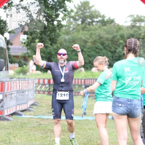 21.06.2026 - 29. Vierlanden-Triathlon Andreas Tolksdorf http://msf.ph/oto/9894200 21.06.2026 14:37:25 Ziel 1210, 1210 meine-sportfotos.de