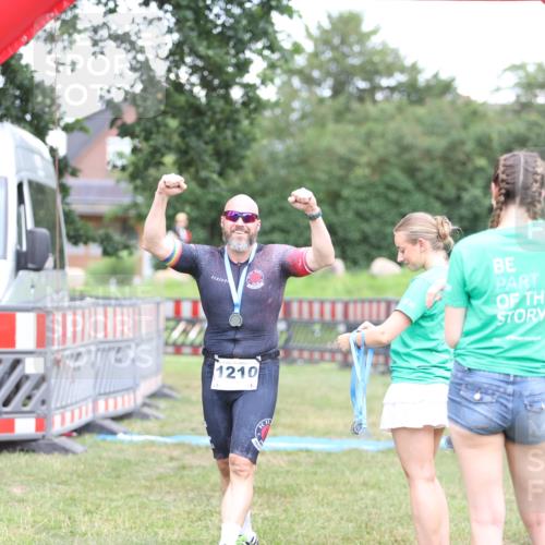 21.06.2026 - 29. Vierlanden-Triathlon Andreas Tolksdorf http://msf.ph/oto/9894208 21.06.2026 14:37:26 Ziel  meine-sportfotos.de