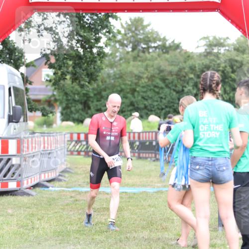 21.06.2026 - 29. Vierlanden-Triathlon Andreas Tolksdorf http://msf.ph/oto/9894216 21.06.2026 14:37:53 Ziel 1226, 1226 meine-sportfotos.de