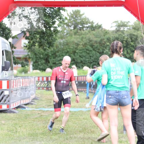 21.06.2026 - 29. Vierlanden-Triathlon Andreas Tolksdorf http://msf.ph/oto/9894218 21.06.2026 14:37:53 Ziel 1226, 1226 meine-sportfotos.de