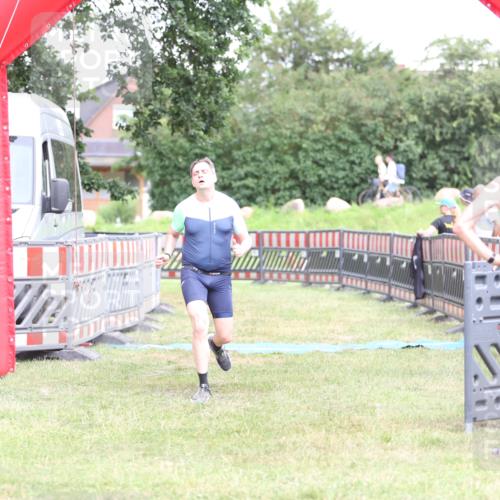 21.06.2026 - 29. Vierlanden-Triathlon Andreas Tolksdorf http://msf.ph/oto/9894219 21.06.2026 14:41:21 Ziel 1189, 1189 meine-sportfotos.de