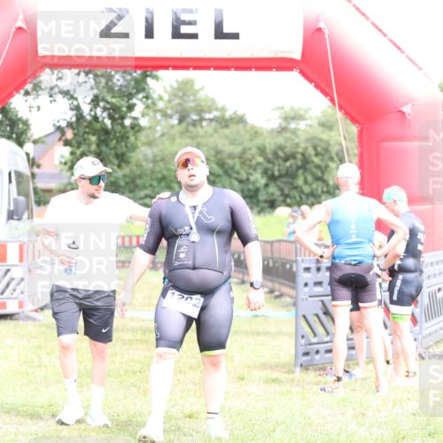21.06.2026 - 29. Vierlanden-Triathlon Andreas Tolksdorf http://msf.ph/oto/9894281 21.06.2026 14:41:50 Ziel  meine-sportfotos.de