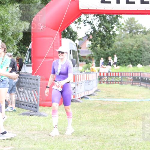 21.06.2026 - 29. Vierlanden-Triathlon Andreas Tolksdorf http://msf.ph/oto/9894306 21.06.2026 14:44:33 Ziel  meine-sportfotos.de