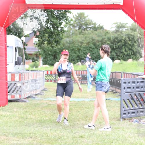 21.06.2026 - 29. Vierlanden-Triathlon Andreas Tolksdorf http://msf.ph/oto/9894327 21.06.2026 14:45:46 Ziel 281, 281 meine-sportfotos.de