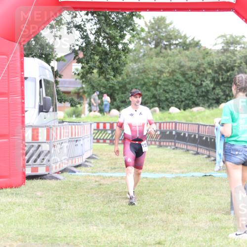 21.06.2026 - 29. Vierlanden-Triathlon Andreas Tolksdorf http://msf.ph/oto/9894337 21.06.2026 14:46:22 Ziel 92, 1228, 92, 1228 meine-sportfotos.de