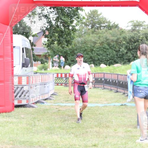 21.06.2026 - 29. Vierlanden-Triathlon Andreas Tolksdorf http://msf.ph/oto/9894339 21.06.2026 14:46:22 Ziel 92, 1228, 92, 1228 meine-sportfotos.de