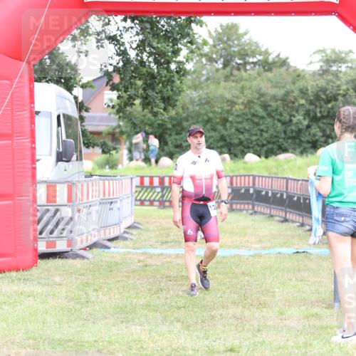 21.06.2026 - 29. Vierlanden-Triathlon Andreas Tolksdorf http://msf.ph/oto/9894340 21.06.2026 14:46:22 Ziel 92, 1228, 92, 1228 meine-sportfotos.de