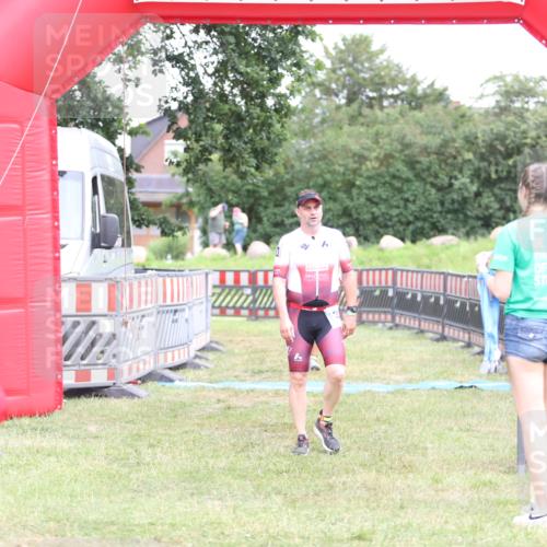 21.06.2026 - 29. Vierlanden-Triathlon Andreas Tolksdorf http://msf.ph/oto/9894341 21.06.2026 14:46:22 Ziel 92, 1228, 92, 1228 meine-sportfotos.de