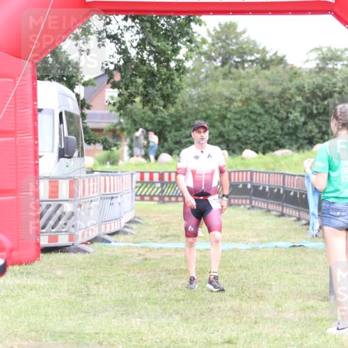 21.06.2026 - 29. Vierlanden-Triathlon Andreas Tolksdorf http://msf.ph/oto/9894342 21.06.2026 14:46:22 Ziel 92, 1228, 92, 1228 meine-sportfotos.de